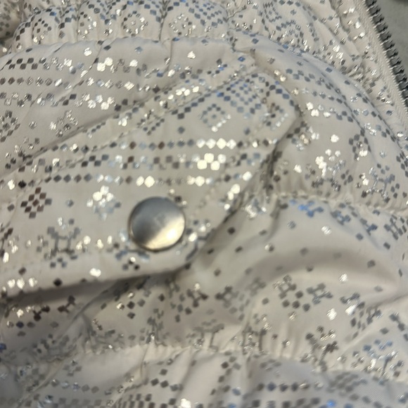 Carter's Baby/Toddler Girl's White Foil Print Puffer Jacket. Size 24M - Picture 4 of 4